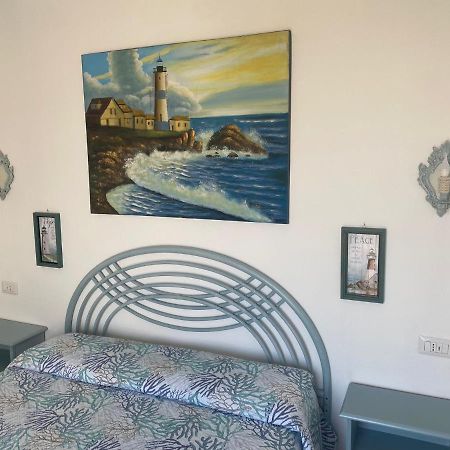 B&B A Due Passi Dal Mare Baja Sardinia Exteriör bild