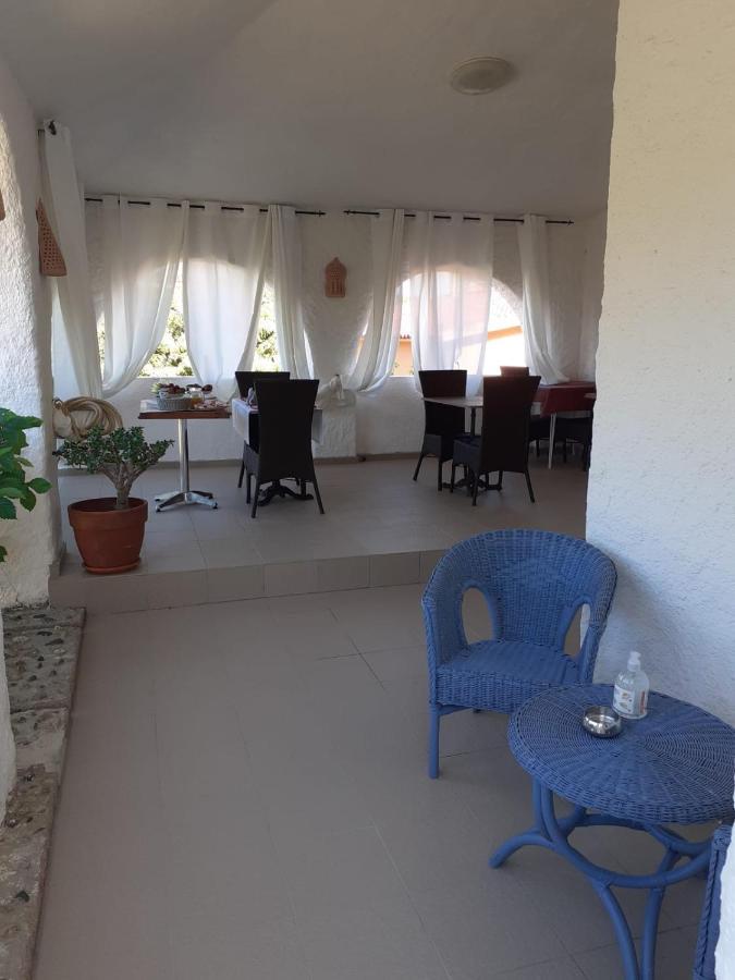 B&B A Due Passi Dal Mare Baja Sardinia Exteriör bild