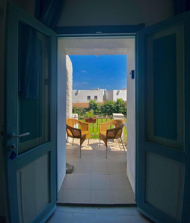 B&B A Due Passi Dal Mare Baja Sardinia Exteriör bild