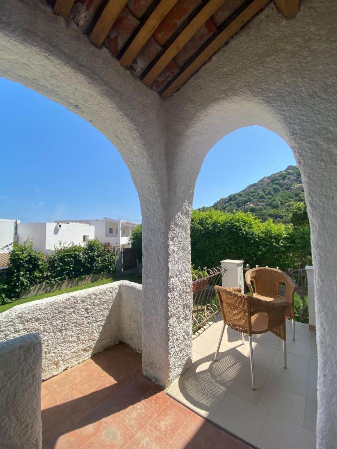 B&B A Due Passi Dal Mare Baja Sardinia Exteriör bild