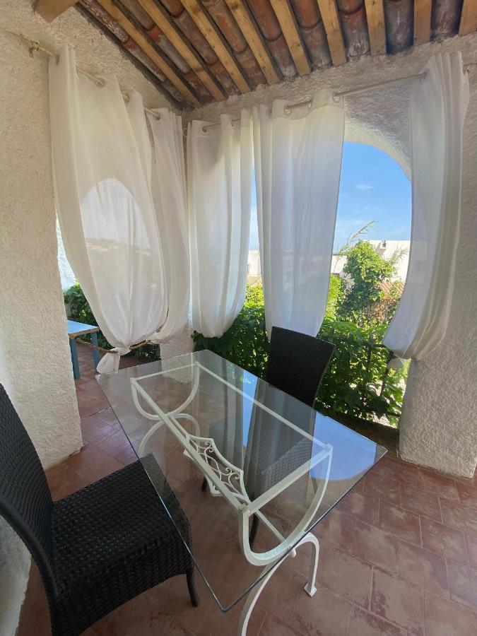 B&B A Due Passi Dal Mare Baja Sardinia Exteriör bild