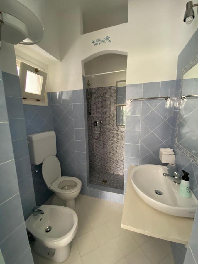 B&B A Due Passi Dal Mare Baja Sardinia Exteriör bild