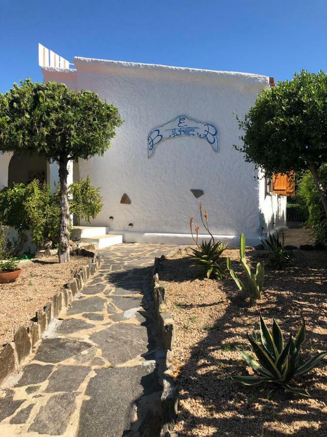 B&B A Due Passi Dal Mare Baja Sardinia Exteriör bild